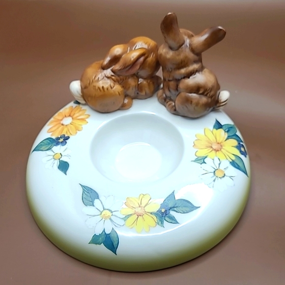 Goebel Easter bunny candle holder 4 an egg shape candle. Yellow candle included - Picture 3 of 10